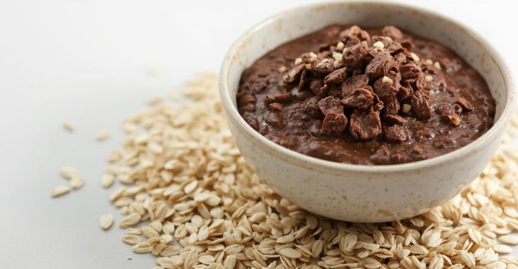 Creamy Chocolate Protein Oatmeal: A Cozy High Protein Breakfast